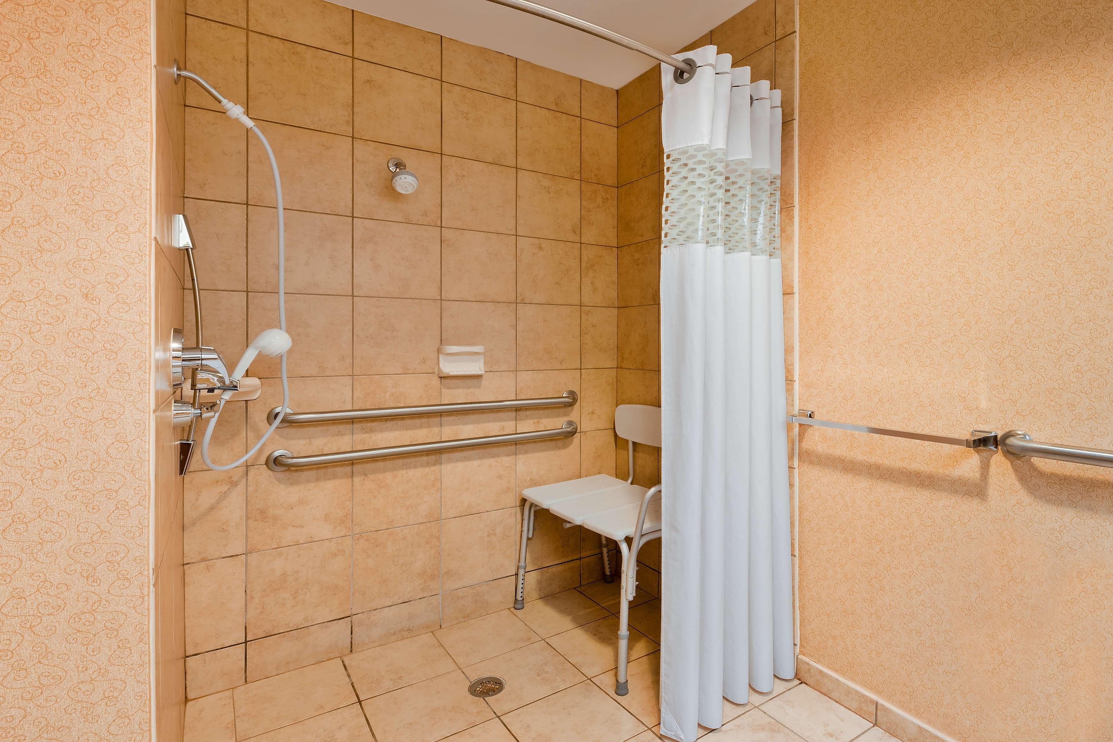 Hampton Inn Марион Экстерьер фото