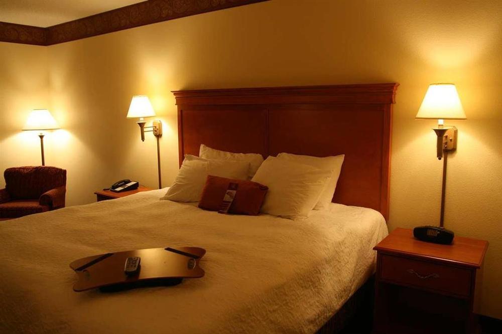 Hampton Inn Марион Номер фото