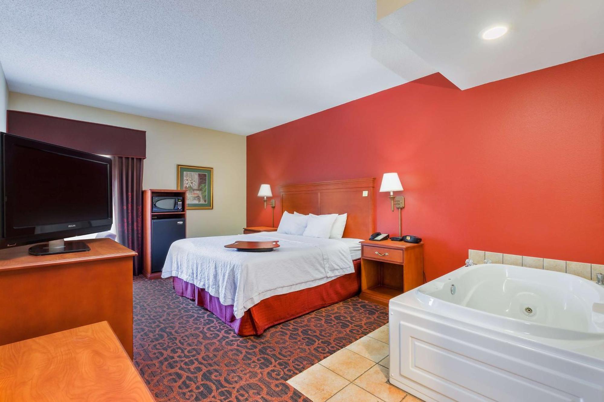 Hampton Inn Марион Экстерьер фото