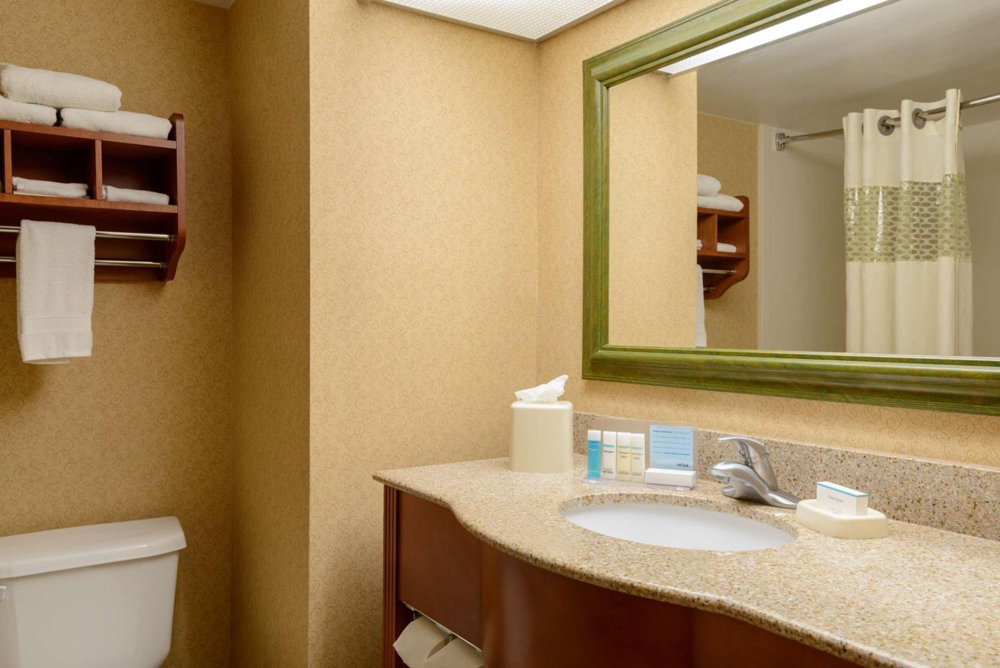 Hampton Inn Марион Экстерьер фото